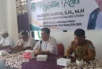 Anggota Komisi III DPRD Maluku Utara, Muksin Amrin saat melaksanakan reses di Desa Kampung Makian dan Kupal. || dok : Ridal Lahani/KASEDATA.ID