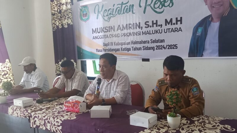 Anggota Komisi III DPRD Maluku Utara, Muksin Amrin saat melaksanakan reses di Desa Kampung Makian dan Kupal. || dok : Ridal Lahani/KASEDATA.ID