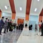 Prosesi pelantikan yang berlangsung di kantor Bupati Halsel pada Senin malam [Dok : Ridal/Kasedata]