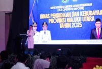 Gubernur Maluku Utara, Sherly  Tjoanda Laos, saat membuka kegiatan evaluasi kinerja satuan pendidikan.[Foto : sukarsi/kasedata]