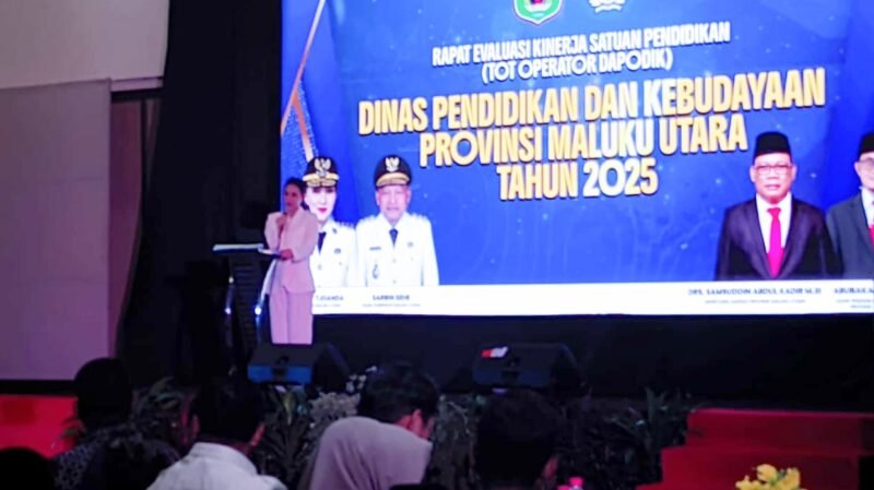 Gubernur Maluku Utara, Sherly  Tjoanda Laos, saat membuka kegiatan evaluasi kinerja satuan pendidikan.[Foto : sukarsi/kasedata]