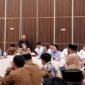 Suasana rapat bersama komisi IV DPR RI dan Kementerian Kehutanan dengan Pemprov Malut beserta sejumlah perwakilan tambang Maluku Utara yang berlangsung di Royal Resto Kota Ternate [Foto : sukarsi/kasedata]
