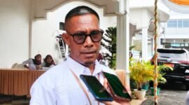 Kepala Dinas Sosial (Dinsos) Kota Ternate, Burhanuddin Abdul Kader, saat diwawancarai [Foto : sukarsi/kasedata]