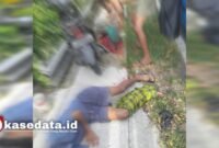 Warga saat membantu seorang pemuda yang mengalami insiden kecalakan di tanjakan Ngade Ternate Selatan [Foto : sukrasi/kasedata]