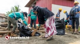 Ibu-Ibu Desa Kawasi turut Berpartisipasi dalam Aksi Bersih World Cleanup Day