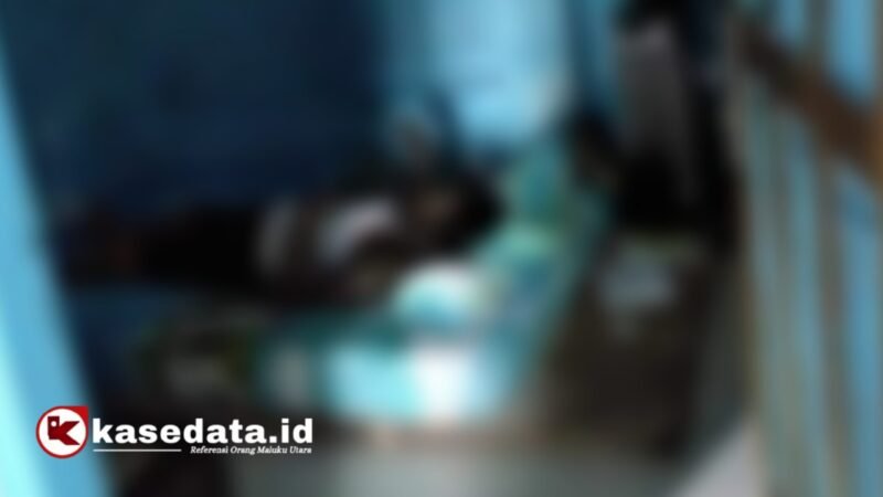 Korban saat ditemukan dalan kamar rumah dinas area kampus Isdik Ternate [Foto : warga]