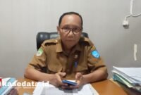 Kepala DPMPTSP Kota Ternate, Bahtiar Theng, saat diwawancarai terkait penerbitan NIB 6.612 untuk pelaku usaha.[Foto : Haerun/Kasedata]