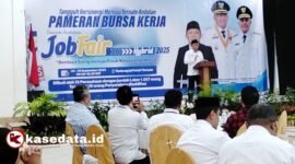 Wali Kota Ternate, Dr. H. M. Tauhid Soleman, saat membuka kegiatan Job Fair Hybrid 2025 yang berlangsung di Jati Hotel [Foto : sukarsi/kasedata]