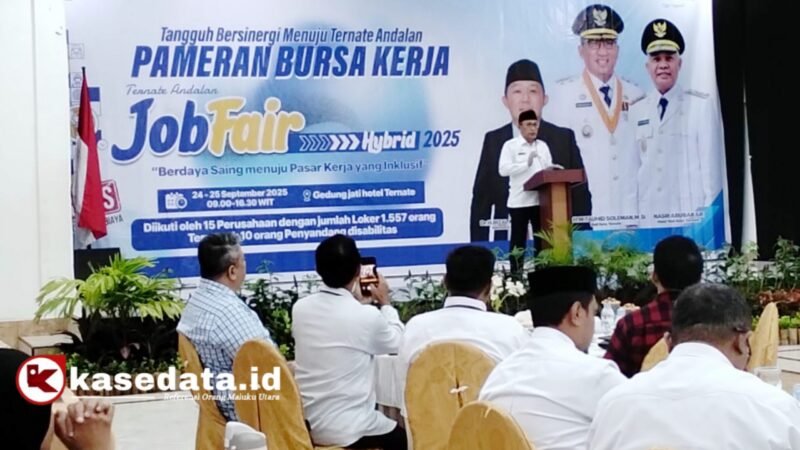 Wali Kota Ternate, Dr. H. M. Tauhid Soleman, saat membuka kegiatan Job Fair Hybrid 2025 yang berlangsung di Jati Hotel [Foto : sukarsi/kasedata]