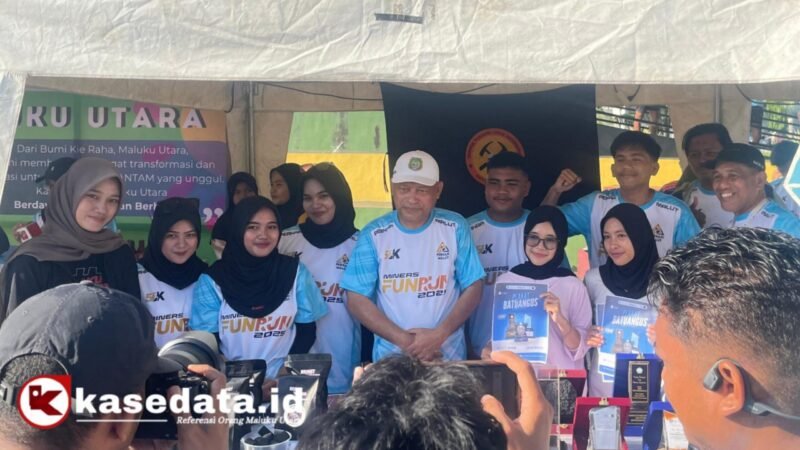 Wagub Sarbin Sehe, saat mengunjungi area pameran mahasiswa teknik pertambangan di Landmark Ternate [dok : kasedata.id]