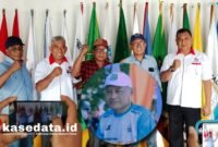 Usai penyerahan dokumen Sarbin Sehe oleh Liaison Officer sekaligus Ketua Tim pemenangan, Zibang Iskandar Alam, didampingi sejumlah pengurus cabang olahraga [Foto : Ilham/kasedata]