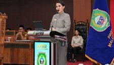 Gubernur Maluku Utara, Sherly Tjoanda Laos, menyampaikan jawaban atas pandangan umum fraksi terhadap Ranperda APBD-P tahun anggaran 2025, dalam Rapat Paripurna DPRD Provinsi Maluku Utara, Selasa (2/9/2025). || dok : KASEDATA.ID