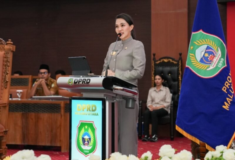 Gubernur Maluku Utara, Sherly Tjoanda Laos, menyampaikan jawaban atas pandangan umum fraksi terhadap Ranperda APBD-P tahun anggaran 2025, dalam Rapat Paripurna DPRD Provinsi Maluku Utara, Selasa (2/9/2025). || dok : KASEDATA.ID