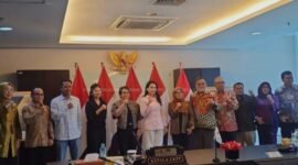 Gubernur Maluku Utara, Sherly Tjoanda Laos didampingi Kepala Dinas PUPR Risman Irianto dan Kepala BPBJ Malut, Hairil Hi. Hukum usai pertemuan dengan Kepala LKPP RI. || dok : PUPR Malut