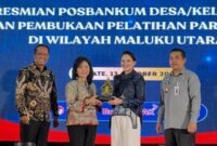 Gubernur Sherly Tjoanda menerima penghargaan dari Kementerian Hukum RI. || dok : Ilham/Kasedata