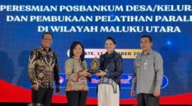 Gubernur Sherly Tjoanda menerima penghargaan dari Kementerian Hukum RI. || dok : Ilham/Kasedata