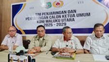 Ketua TPP KONI Malut, Ridha Ajam, saat menggelar konferensi pers, Senin (6/10/2025) sore pukul 16.00 WIT [ Foto : Ilham_kasedata]