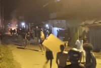 Suasana bentrokan yang melibatkan dua kelompok pemuda di halsel [dok : ridal/kasedata]