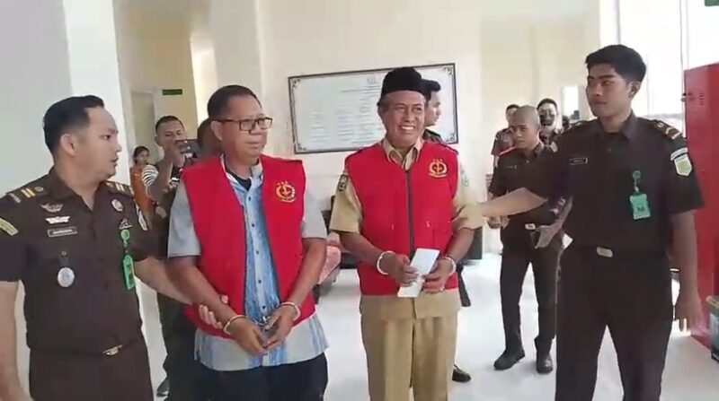 Proses penahanan MSA dan SS oleh Kejari Halmahera Barat [Foto : tanggapan layar/kasedata]