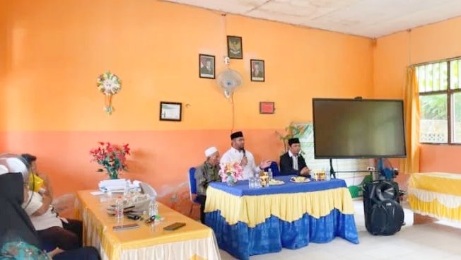 Kunjungan bupati Halsel ke SMP Islam Samargalila [ dok : ridal/kasedata]