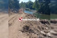 Lokasi pembongkaran dan pengambilan material di bantaran Sungai Ake Toniku [dok : kasedata]