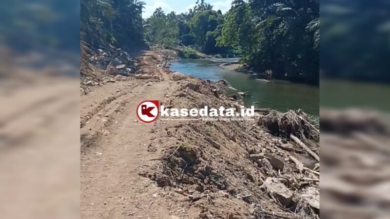 Lokasi pembongkaran dan pengambilan material di bantaran Sungai Ake Toniku [dok : kasedata]