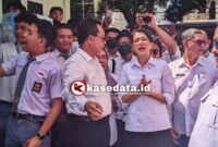 Gubernur Malut dalam kegiatan kunjungan ke SMA Negeri 10 Kota Ternate [Foto : sukarsi/kasedata]