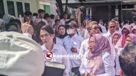 Sesi tanya jawab antara Gubernur dan para siswa SMA Negeri 10 Kota Ternate [Foto : sukarsi/kasedata]