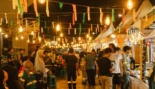 Salah satu bentuk Kolaborasi Harita Nickel dan Masyarakat: Food Street Night Market, kegiatan yang membuka peluang ekonomi bagi kelompok UMKM di Kawasi untuk menjual dagangannya kepada karyawan.
