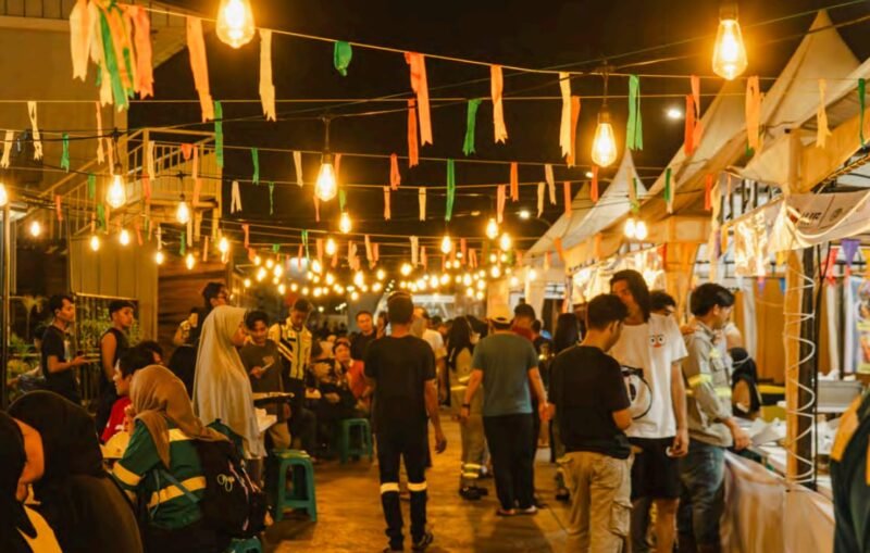 Salah satu bentuk Kolaborasi Harita Nickel dan Masyarakat: Food Street Night Market, kegiatan yang membuka peluang ekonomi bagi kelompok UMKM di Kawasi untuk menjual dagangannya kepada karyawan.