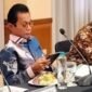 Wakil Bupati Helmi Umar Muchsin saat menghadiri RUPS LB Bank Maluku-Malut. (doc: istimewa)