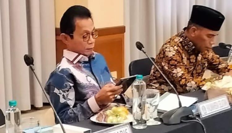 Wakil Bupati Helmi Umar Muchsin saat menghadiri RUPS LB Bank Maluku-Malut. (doc: istimewa)