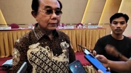 Ketua Komite I DPD-RI, Andi Sofyan, saat diwawancarai [Foto : sukarsi/kasedata]