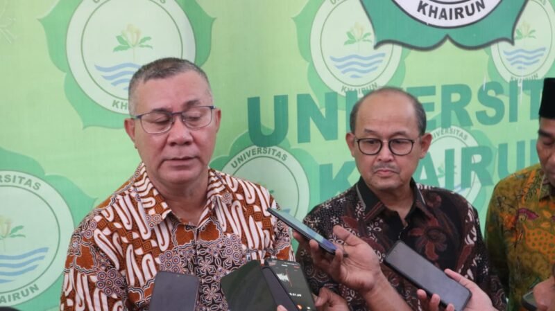 Staf Ahli Gubernur Bidang Ekonomi, Fachruddin Tukuboya, saat diwawancarai [Foto : sukarsi/kasedata]