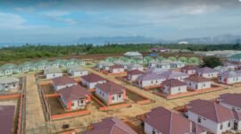 Potret Pemukiman Baru Desa Kawasi. Sudah lebih dari 200 Kepala Keluarga (KK) yang pindah dari Pemukiman Lama ke Pemukiman Baru [Foto : istimewa]