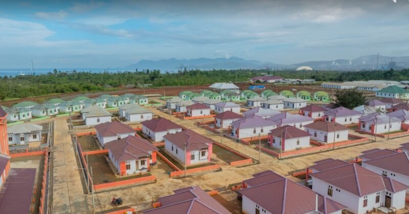 Potret Pemukiman Baru Desa Kawasi. Sudah lebih dari 200 Kepala Keluarga (KK) yang pindah dari Pemukiman Lama ke Pemukiman Baru [Foto : istimewa]