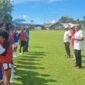 Ketua ASBWI Malut Anggitha Ramadini bersama Maurice Tuguis saat memantau latihan tim sepak bola wanita di Lapangan Sango Ternate