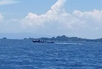 Pelaku bom ikan yang dipotret oleh nelayan pesisir Guraici saat kabur [dok : ridal/kasedata]