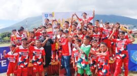 Perayaan kemenangan SSB Indonesia Muda Ternate saat menjuarai Piala Wali Kota 2025 di lapangan Kayu Merah [Foto : Cim/Kasedata]