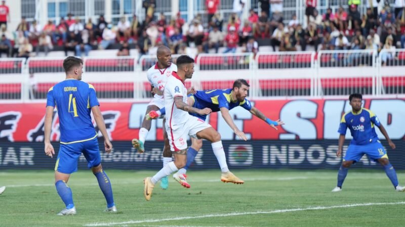 Laga Malut United vs Arema FC yang berlangsung di Stadion Gelora Kie Raha [Foto : Oficial MU]