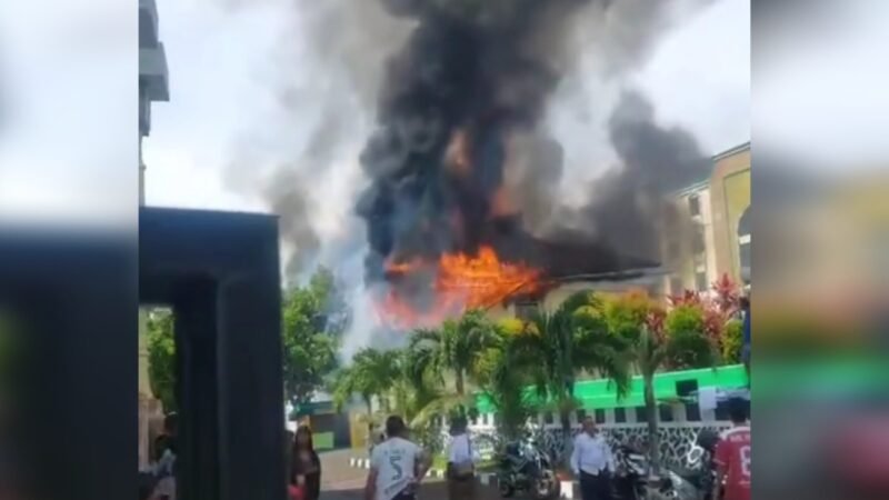 Peristiwa Kebakaran di Asrama Haji Kelurahan Ngade, Kota Ternate [Foto : istimewa]
