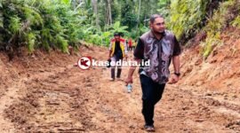 Bupati saat memantau progres jalan Pohang-Indari (doc: Istimewa)