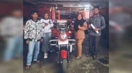 Serah terima satu unit armada sampah yang diserahkan oleh perwakilan Dinas Koperasi dan UMKM Provinsi Malut [dok : haerun/kasedata]