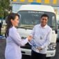 Rektor Unutara Muhammad Nasir Tamalene saat menerima kunci bus operasional dari Kementerian Perhubungan RI. || dok : Ilham/Kasedata