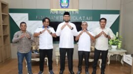 Bupati Halmahera Selatan, Hasan Ali Bassam Kasuba usai menerima kunjungan jajaran pengurus PW IKA PMII Maluku Utara. || dok : Ilham/Kasedata