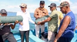 Penyaluran bantuan nelayan oleh Bassam-Helmi [dok : ridal/kasedata]