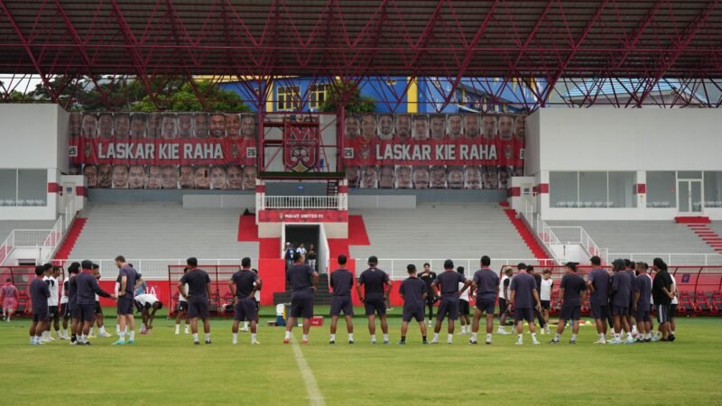 Sesi latihan pemain Malut United Jelang melawan Persib Bandung