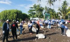 DLH Ternate Gandeng Kesbangpol dan FPK Bersihkan Pesisir Gambesi