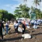 Aksi bersih pesisir pantai Gambesi yang dilakukan Dinas Lingkungan Hidup (DLH) Kota Ternate bersama jajaran Kesbangpol dan Fotum Pembaruan Kebangsaan. || dok : Sukarsi/Kasedata