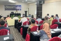 Kepala Dinas Pendidikan dan Kebudayaan (Dikbud) Provinsi Maluku Utara, Abubakar Abdullah menyampaikan arahan kepada puluhan Kepsek SMA/SMK dalam Rakor DAK Pengadaan Tahun 2025. || dok : Dafa/Kasedata